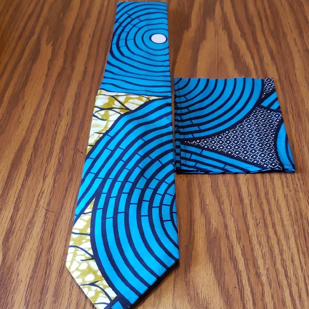 Elegant Blue and Gold  Patterned Tie and Pocket Square Set